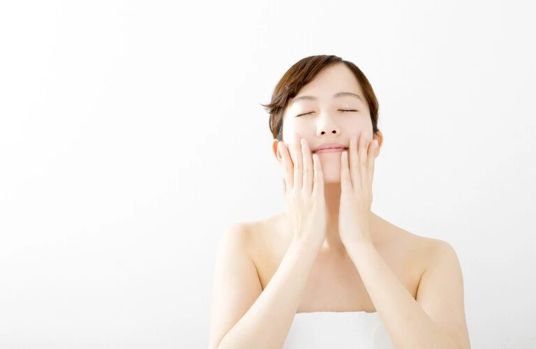 小顔で好印象 | 大阪のフェイシャルならお肌を輝かせる魔法堂